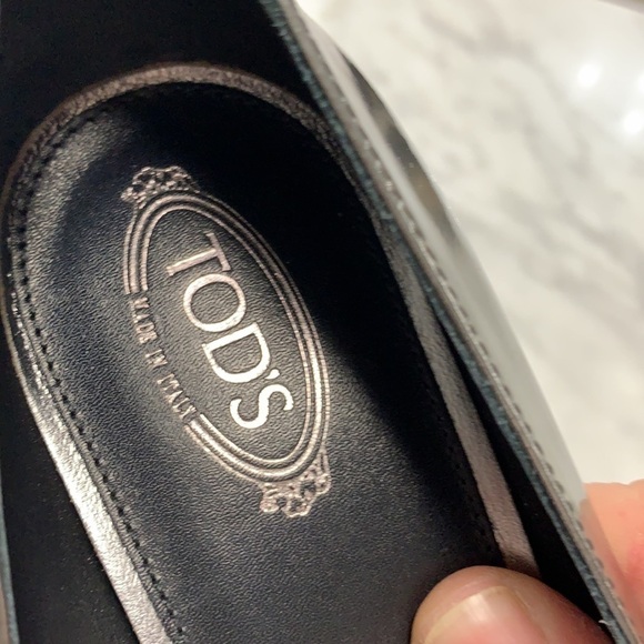 🌟 Tod's Metallic Silver Leather Black Studded Heel Pumps Size 36.5 NEW - Picture 6 of 8